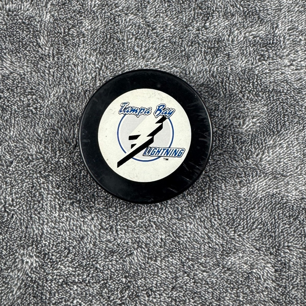 Vintage Tampa Bay Lightning NHL Official Hockey Puck In Glas Co Made in Czech - Picture 2 of 7